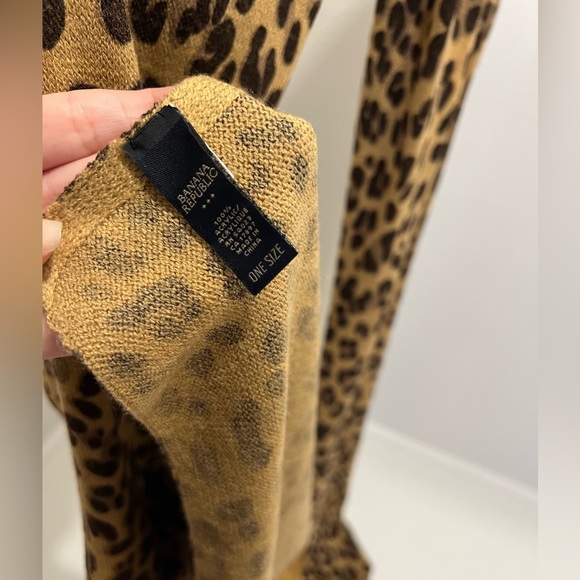 Banana Republic: Black & Tan Leopard Print Scarf - Picture 2 of 3